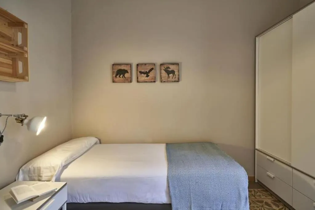 Appartamento Bebarceloner Sants Apartments- 3 Bedroom Spagna