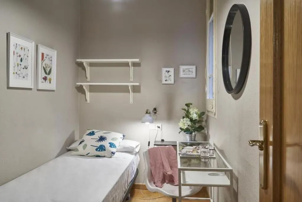 Bebarceloner Sants Apartments- 3 Bedroom Barcellona