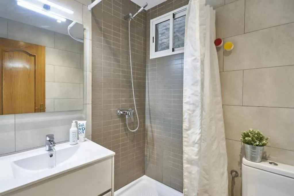 Appartamento Bebarceloner Sants Apartments- 3 Bedroom Spagna